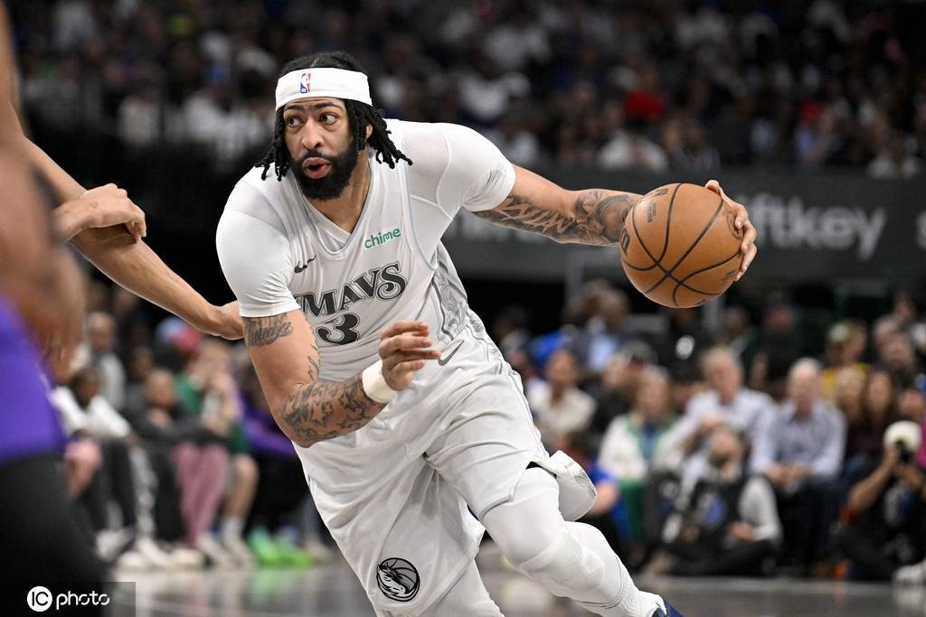 浓眉仍在进行眼部康复 很可能缺席新赛季揭幕战 浓眉仍在进行眼部康复 很可能缺席新赛季揭幕战