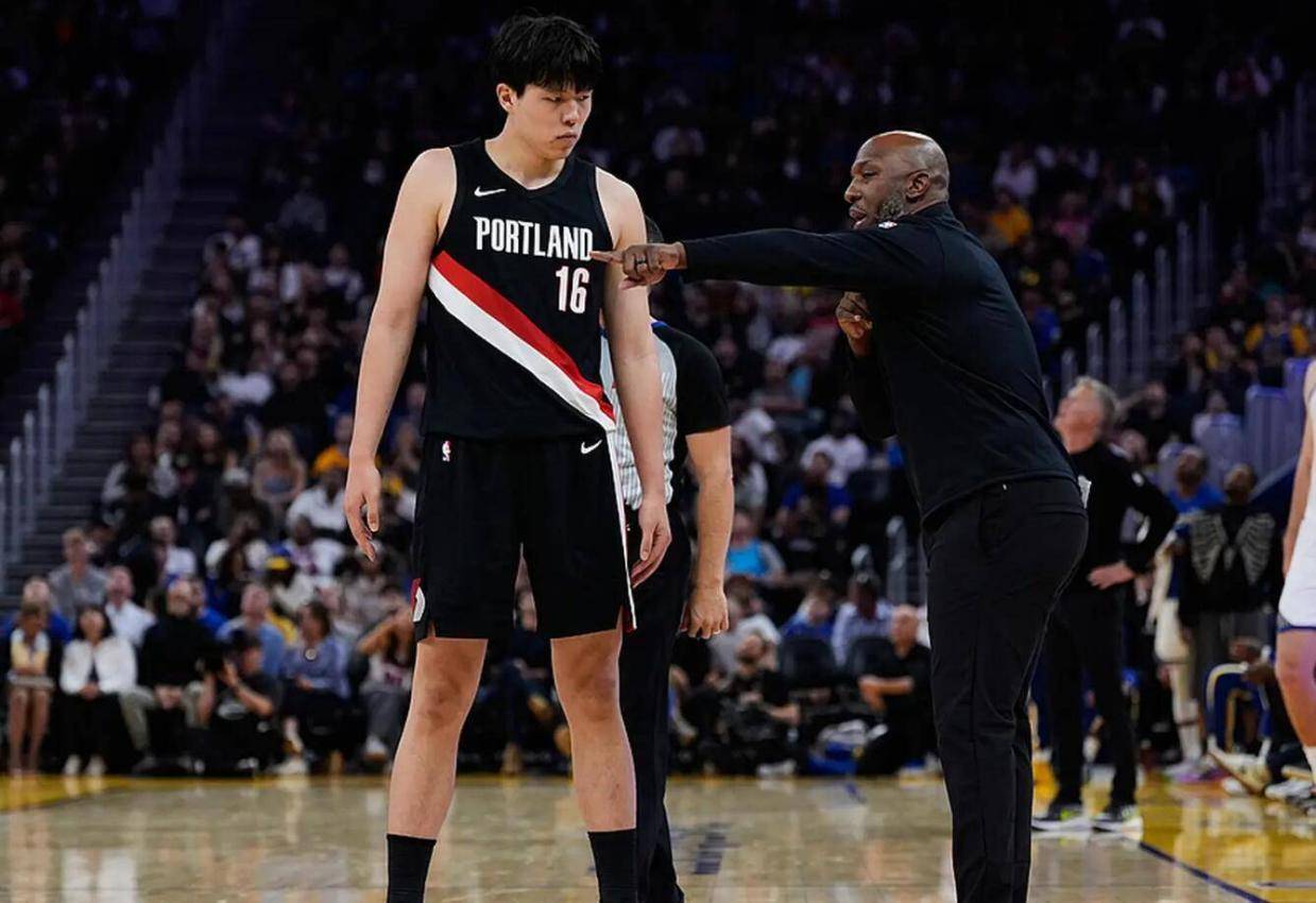 杨瀚森谈对阵库里感受 比卢普斯:他表现并不糟糕 杨瀚森谈对阵库里感受 比卢普斯:他表现并不糟糕