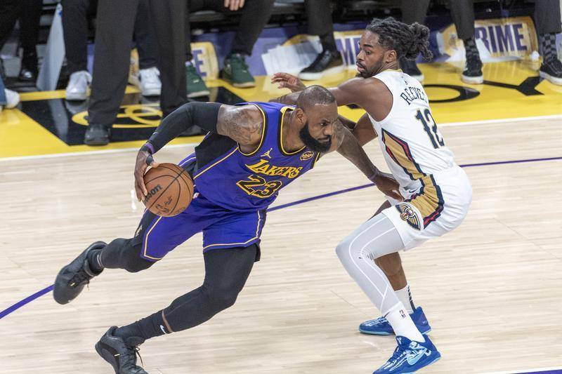 加内特:因为续约问题 詹姆斯像是在给湖人队施压 加内特:因为续约问题 詹姆斯像是在给湖人队施压