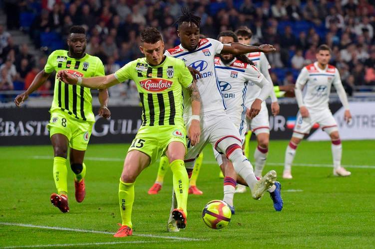 法甲欧战卡位生死斗!里昂主场硬撼斯特拉斯,谁能抢占上游主动权? 法甲欧战卡位生死斗!里昂主场硬撼斯特拉斯,谁能抢占上游主动权?